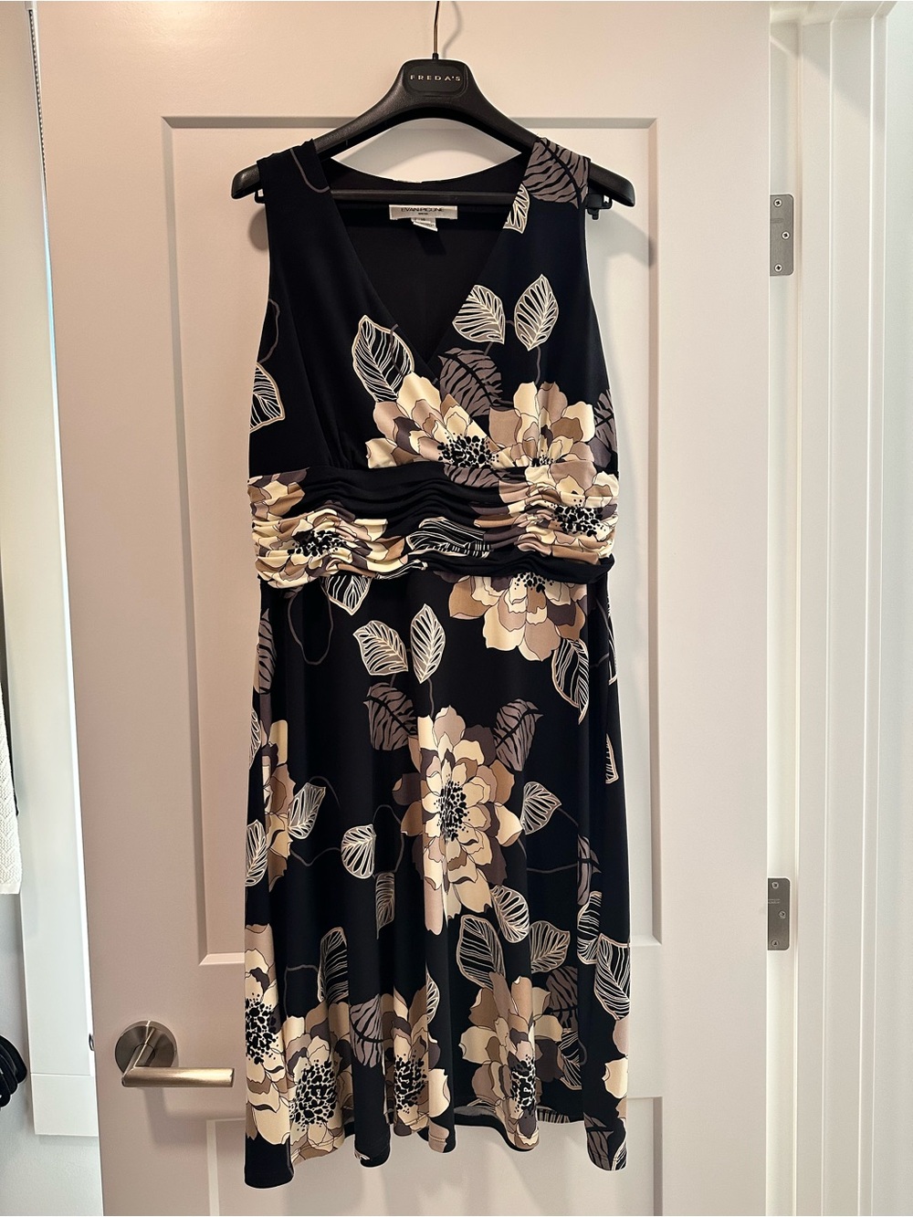Floral V-Neck Sleeveless Dress in Black and Cream